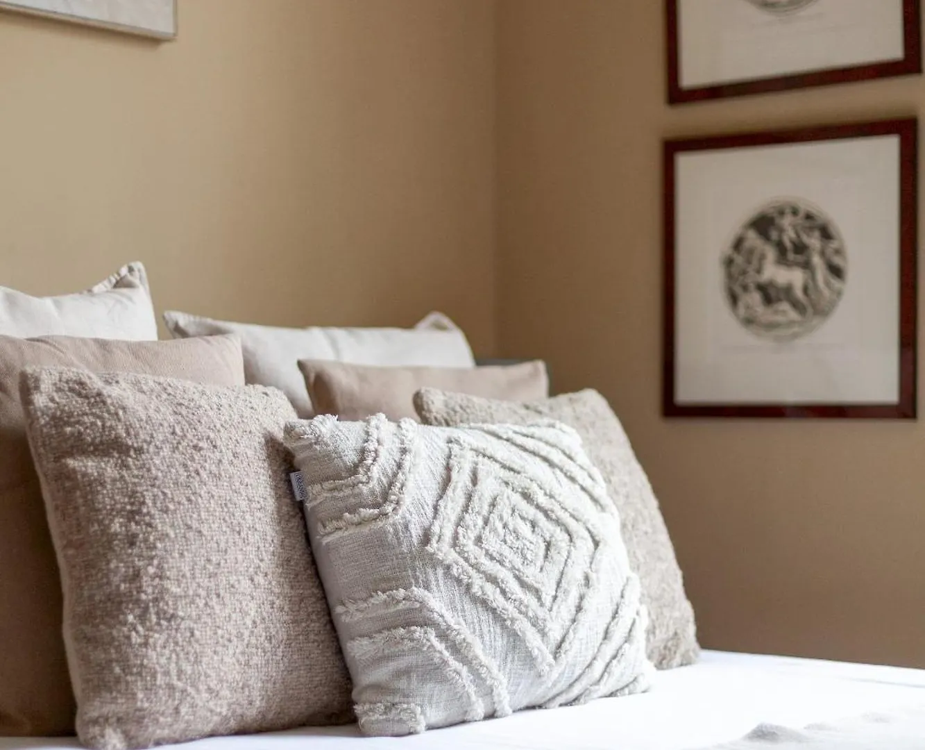 The New Cross Premier Rooms London Apartment