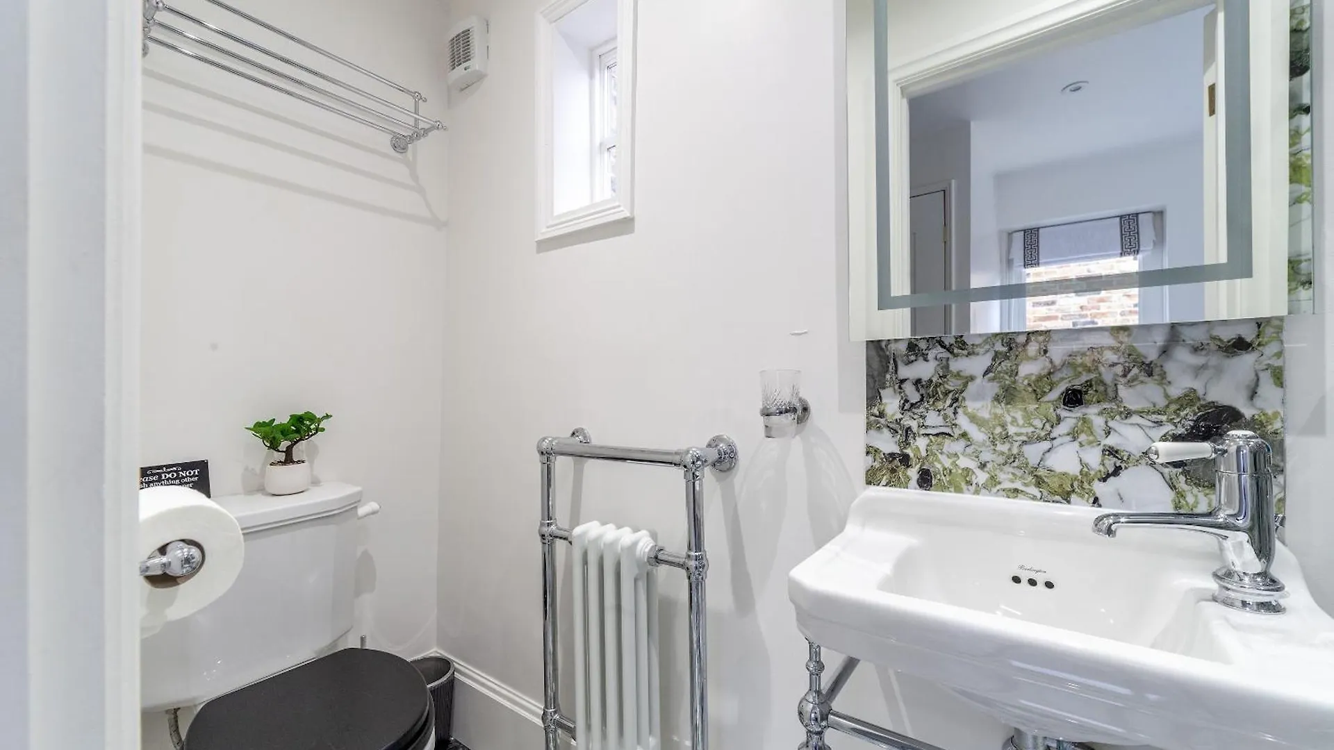 The New Cross Premier Rooms London 0*,