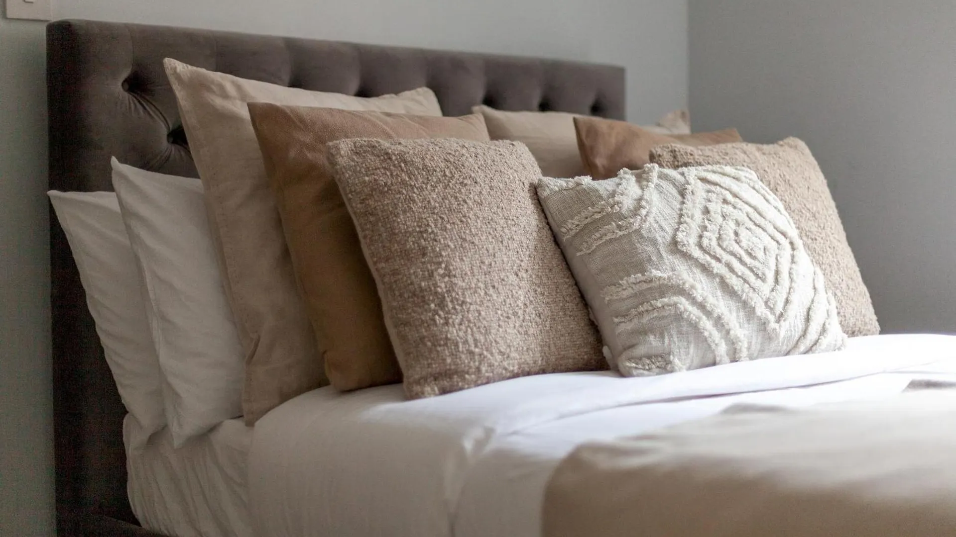 The New Cross Premier Rooms London Apartment